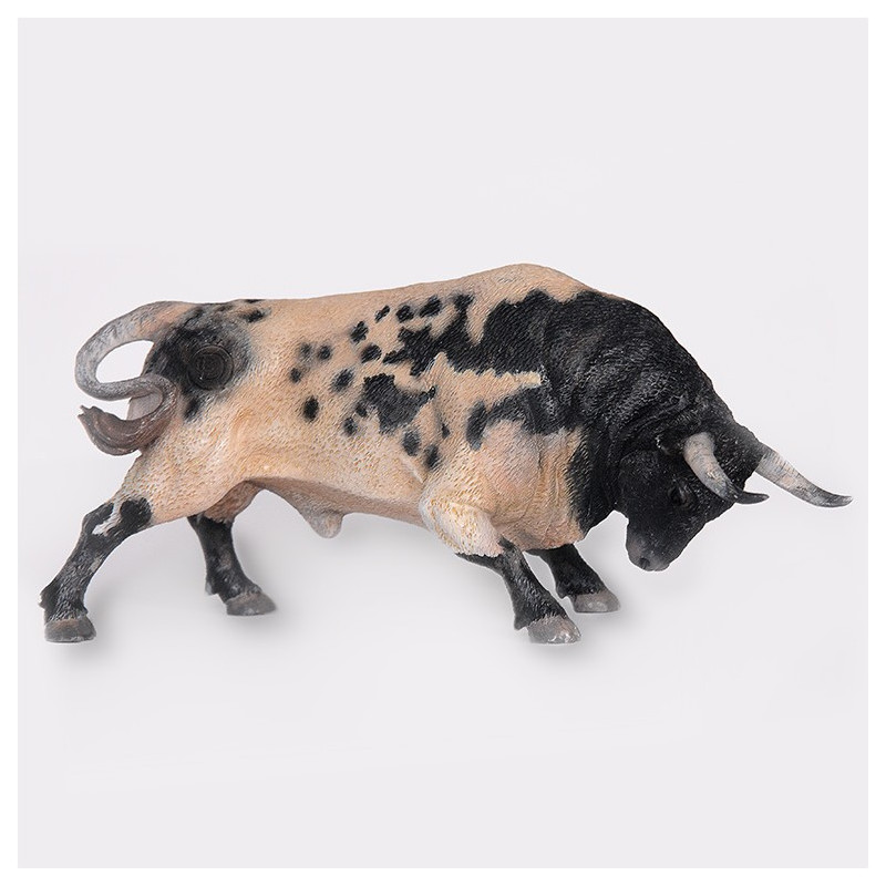 Toro Bravo Berrendo Embistiendo