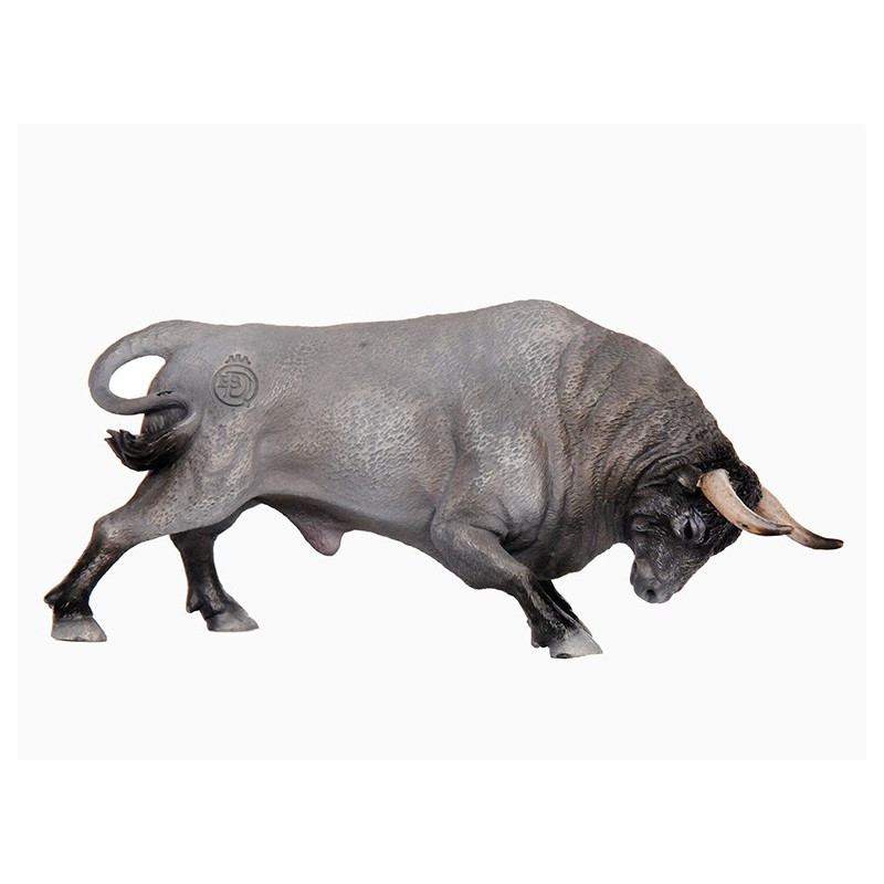 Toro Bravo Cardeno Embistiendo
