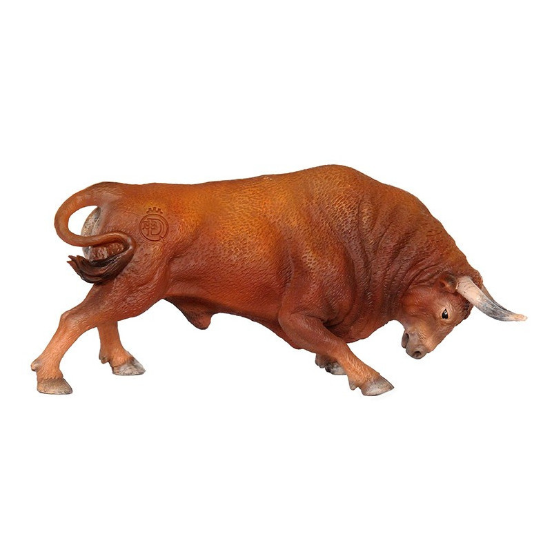 Toro Bravo Colorado Embistiendo