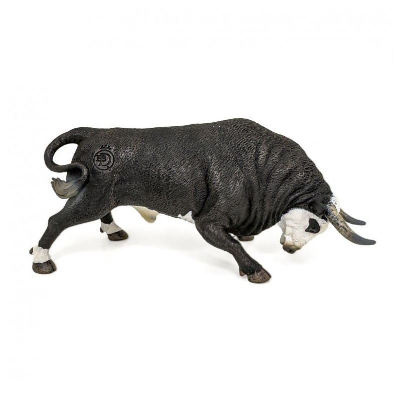 Toro Bravo Cara Blanca Embistiendo