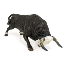 Toro Bravo Cara Blanca Embistiendo