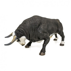 Toro Bravo Cara Blanca Embistiendo